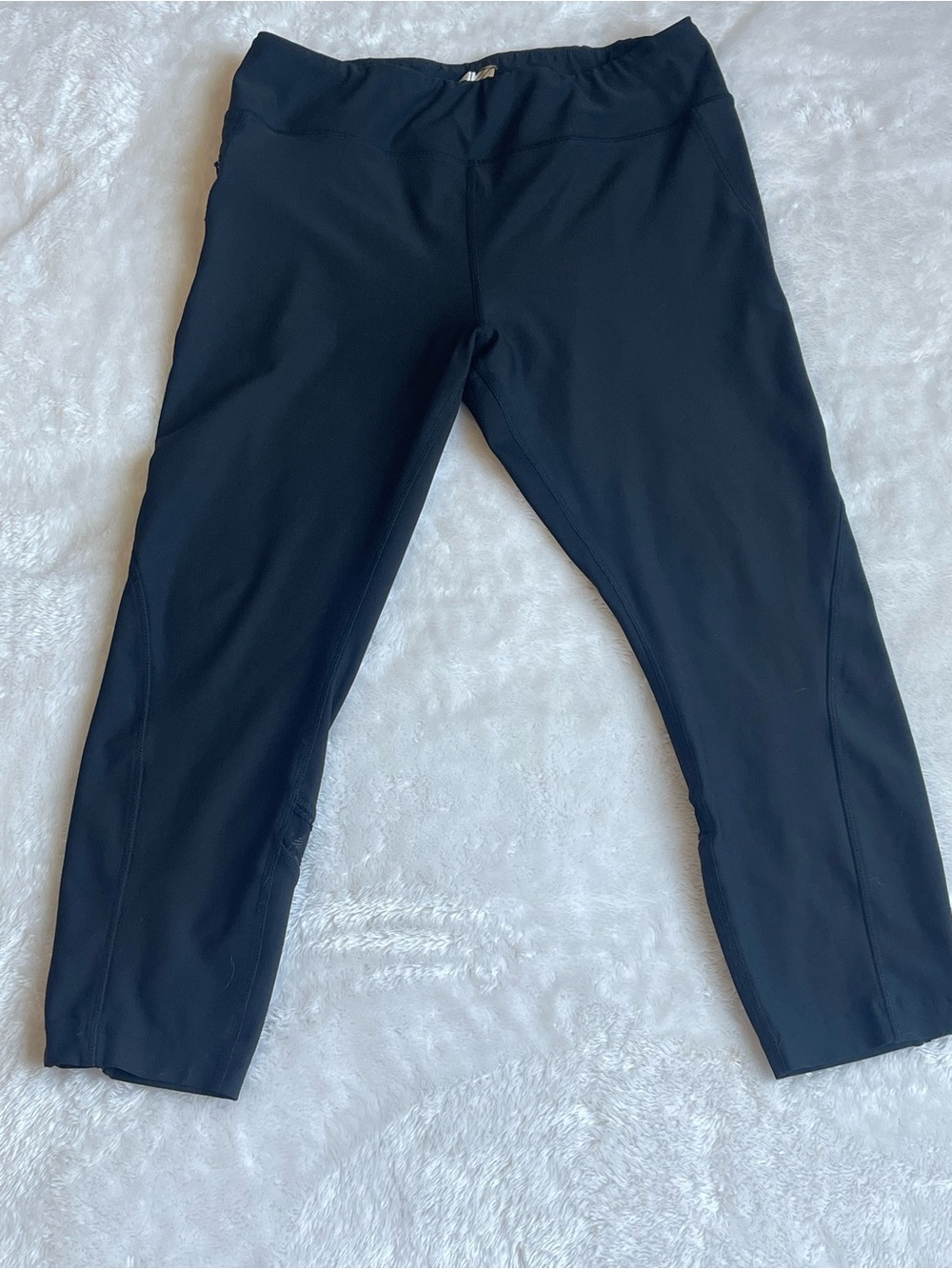 Avia Women’s Black Performance Athletic Leggings - Cropped style - Picture 4 of 5